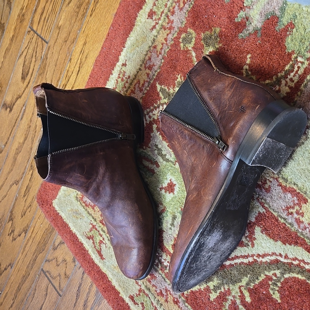 Frye Carly zip chelsea boots brown leather